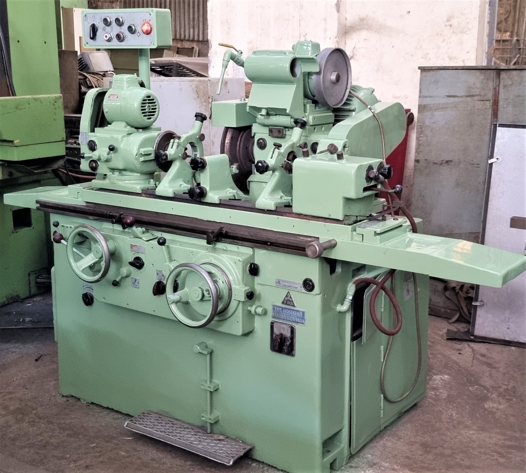 Universal Cylindrical Grinder Tos 2ud - Color: Green