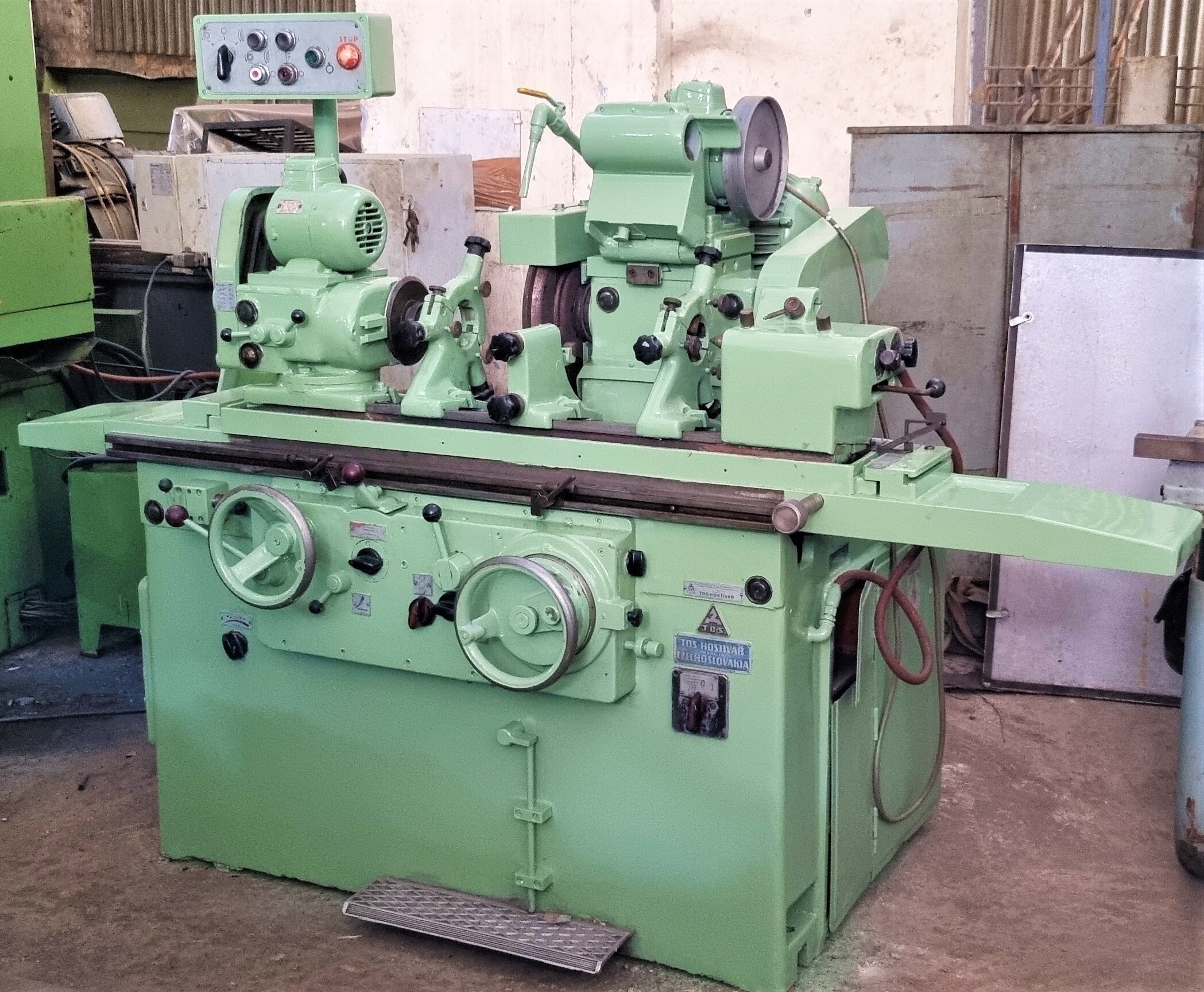 Universal Cylindrical Grinder Tos 2ud - Color: Green