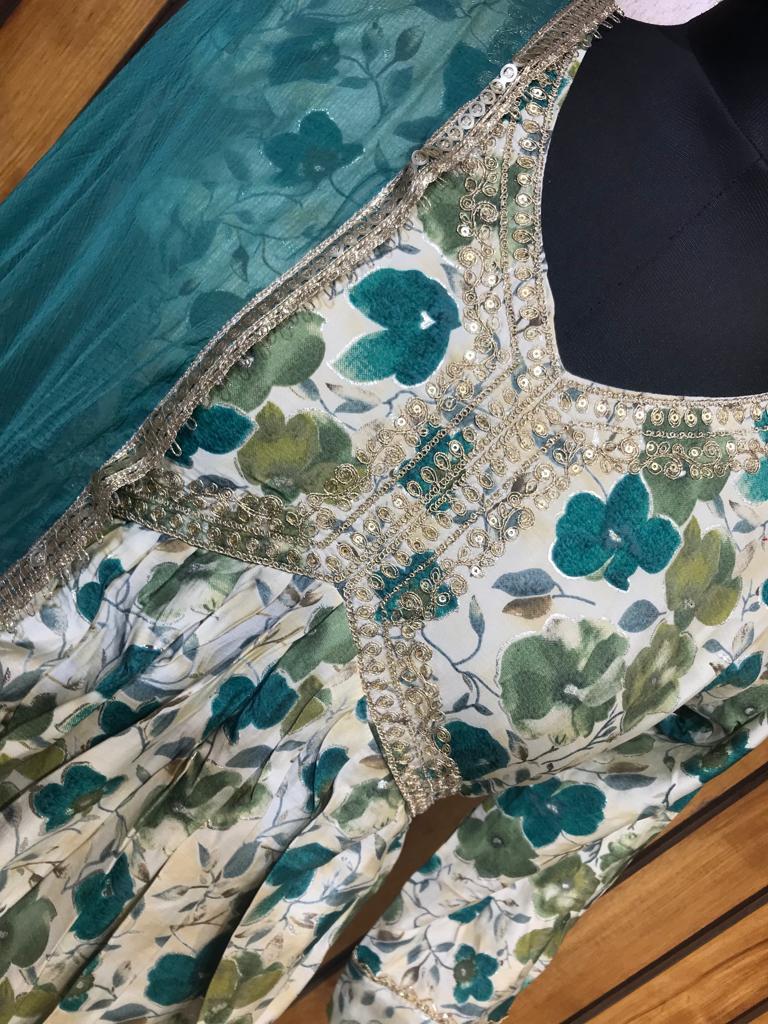 Ladies Silk Gown Dress Bust Size: 38 To 44 Inch (In)
