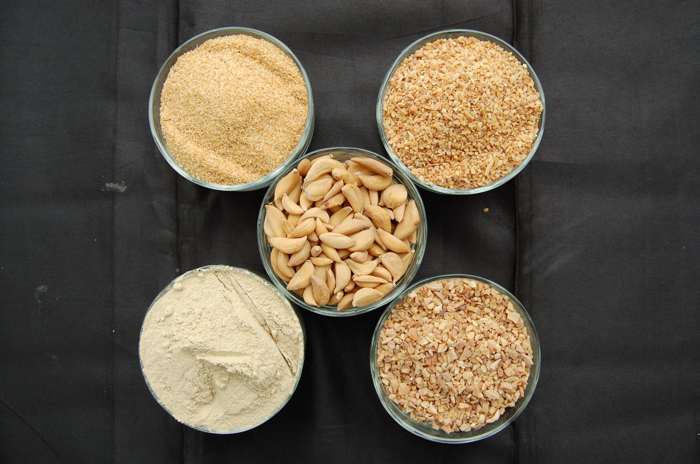 Dehydrated Garlic - Flakes, Powder, Granules | High Pungent Garlic Cloves, Creamy And Brown Color, Cool And Dry Storage, 9-month Shelf Life