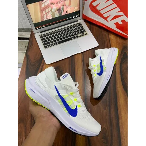 White Nike Vomero 16 Shoes