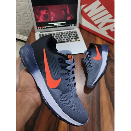 धोने योग्य Nike Vomero 16 आरामदायक जूते