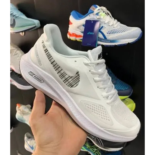 व्हाइट नाइके गाइड 10 शूज़