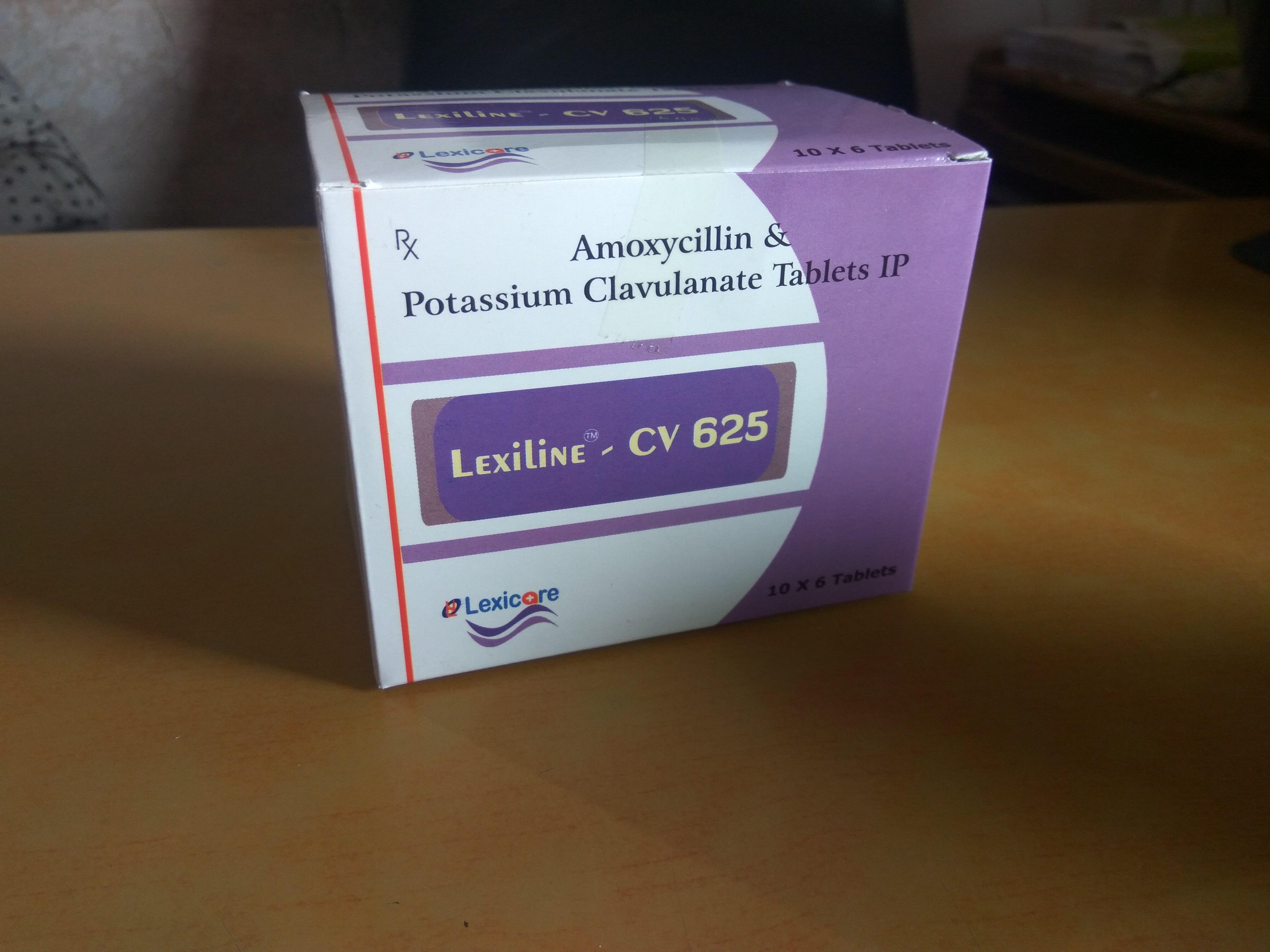 Amoxicillin .
