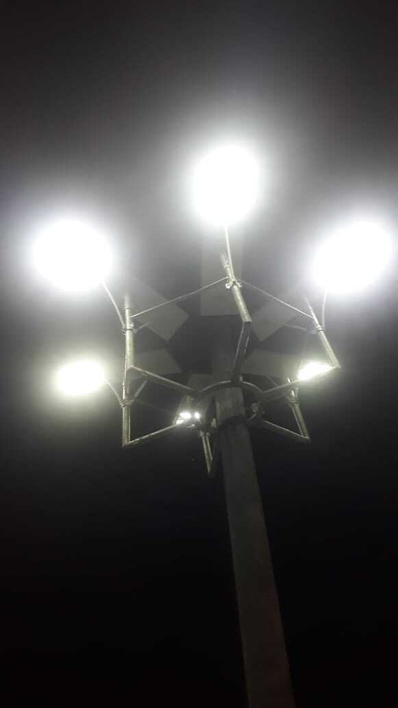 Silver Mono Pole High Mast Pole Octagonal Street Light Pole