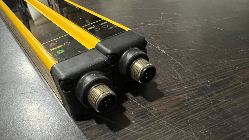 Safety Lightcurtain - Type 2 - Pl C, Protected Height 460mm, Max Range 12m, Aggressive Liquids Resistance, High Functionality, Sil 1 Performance