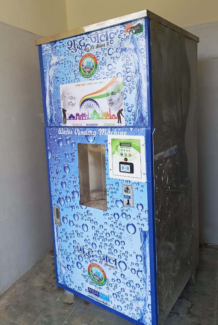 100 Lph Water Vending Machine Coin And Card Operator Capacity: 200 Liter/day
