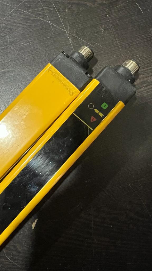 Eos4 1501 A - Type 4 Safety Level, Protected Height 1510mm, Detection Range 6m, Response Time 20ms, Dual Safety Outputs Pnp 400ma