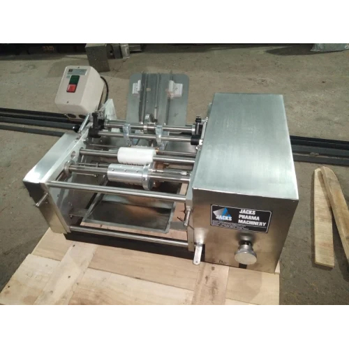 अर्ध स्वचालित लेबलिंग मशीन