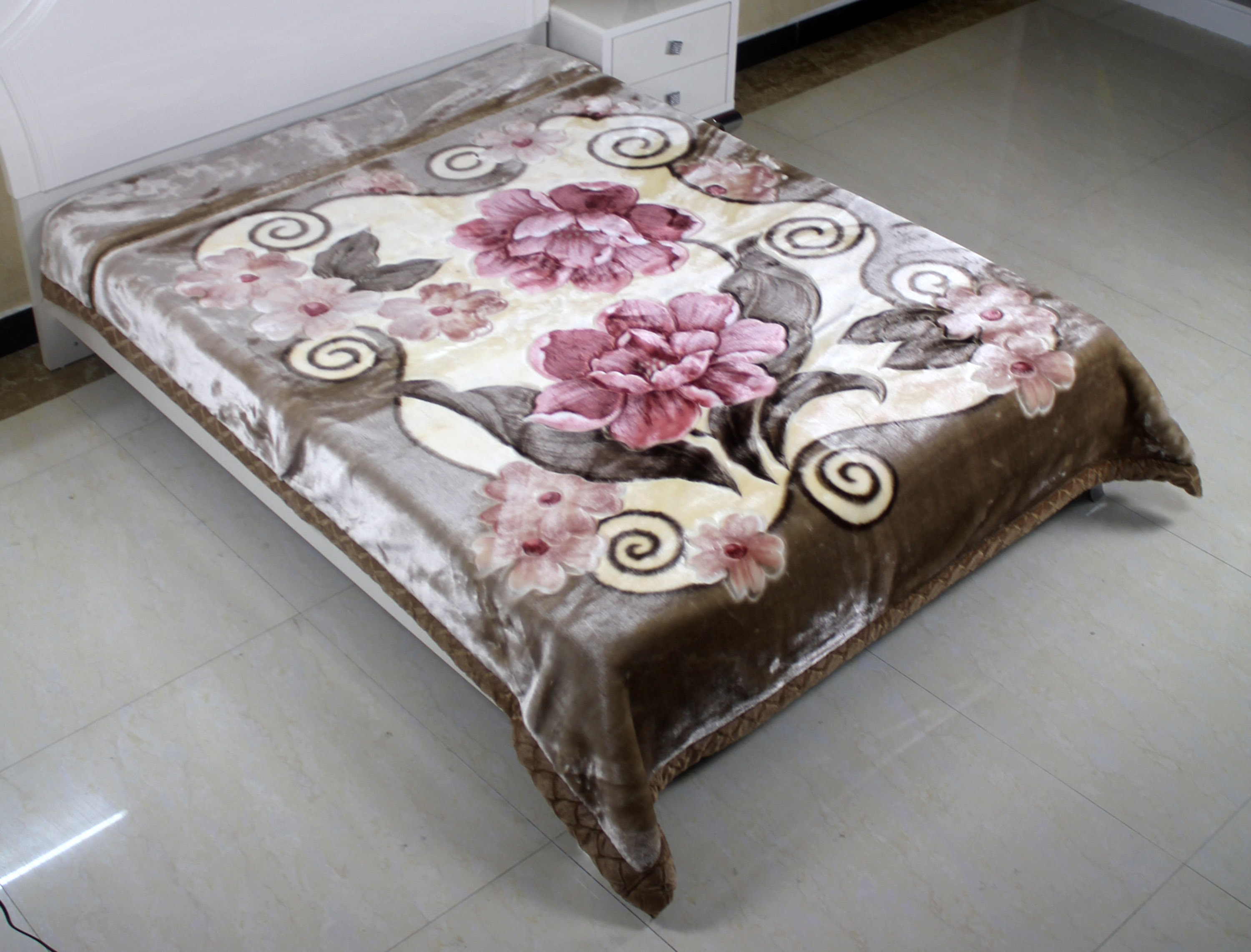 Fancy Mink Blanket - Wool Material, Variety Of Sizes, Multicolored Printed Pattern, Ideal For Chilly Nights And Stylish Home Dã©cor