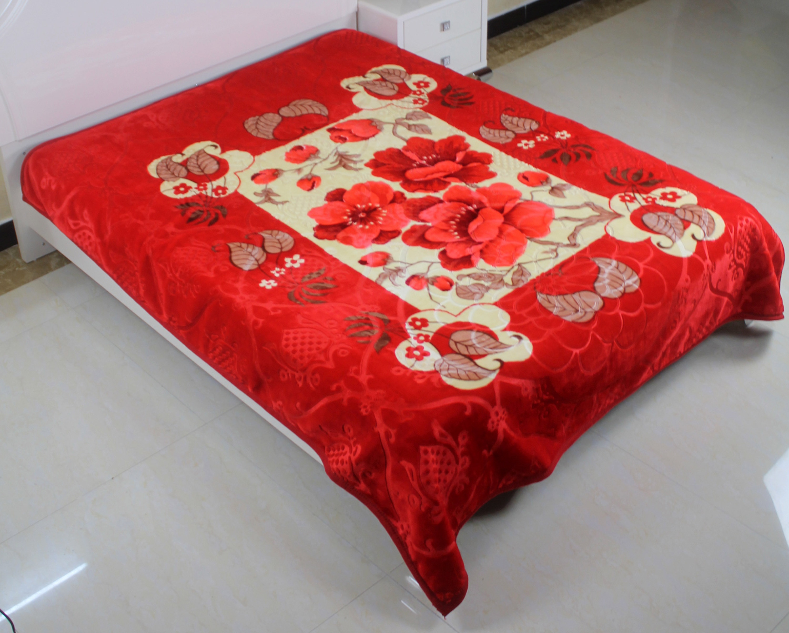 Printed Mink Blankets - Chameleon Material, Multicolor Design | Hypoallergenic, Lightweight, Machine Washable