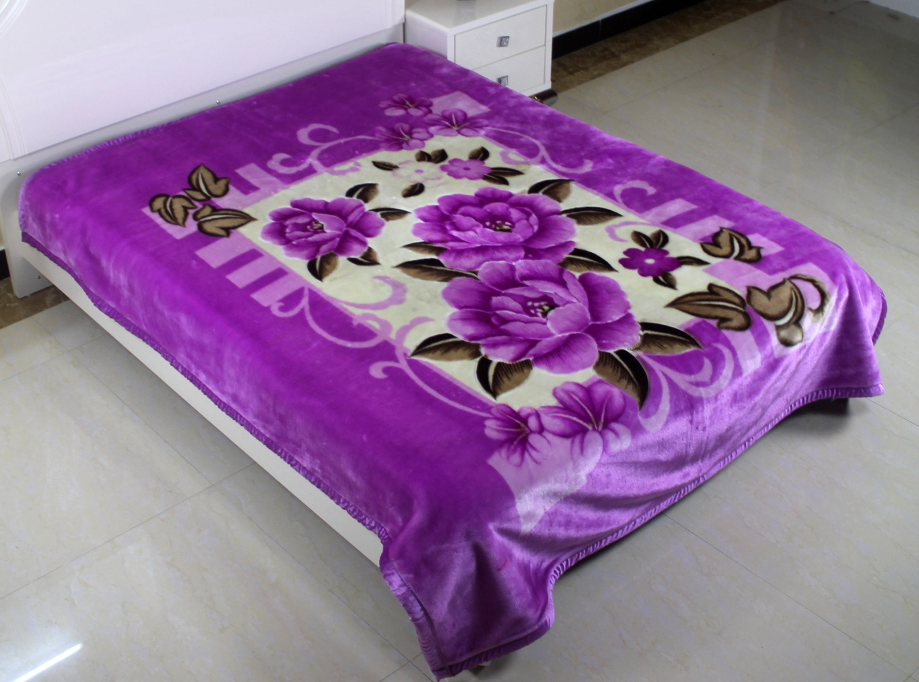Printed Mink Blankets - Chameleon Material, Multicolor Design | Hypoallergenic, Lightweight, Machine Washable