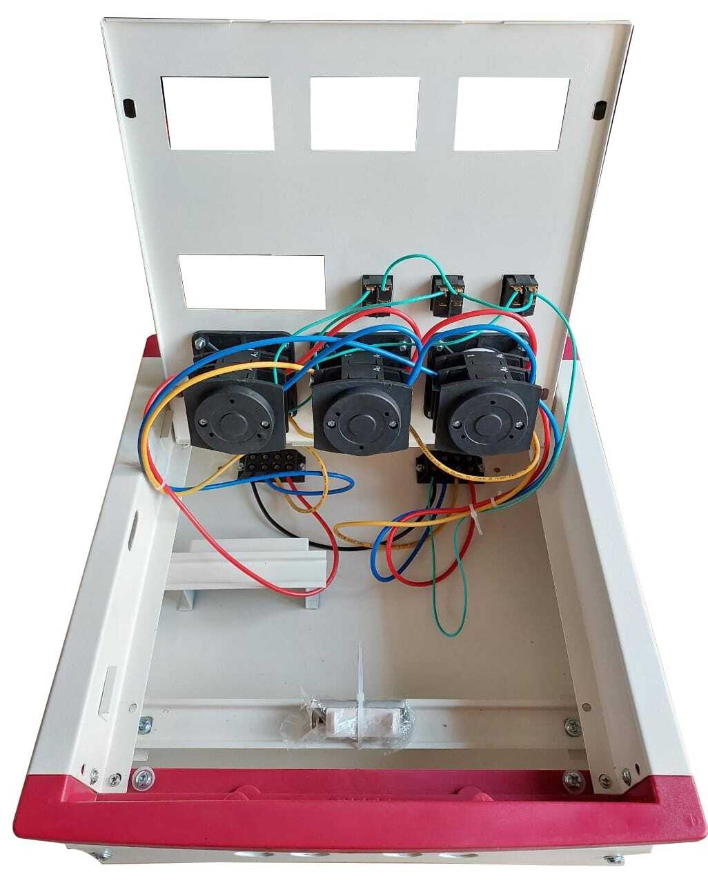 White Selvo 4 Ways Tpn Phase Selector Distribution Board