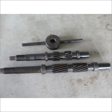 पिनियन शाफ्ट्स के साथ नट्स