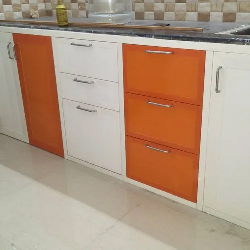 व्हाइट पीवीसी मॉड्यूलर किचन