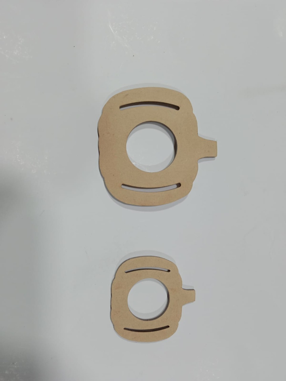 Napkin Holder - Wooden, 4-5 Cm Diameter, Beige Color, Snowflake Shape, 0.5 Cm Thickness | Ideal For Formal & Informal Settings