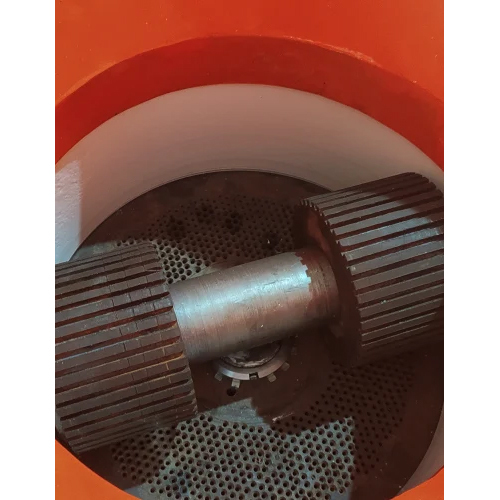 White Cattle Feed Machine
