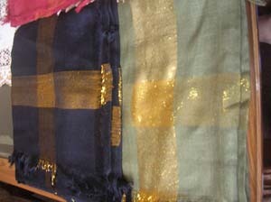 गोल्डन स्ट्राइप स्कार्व