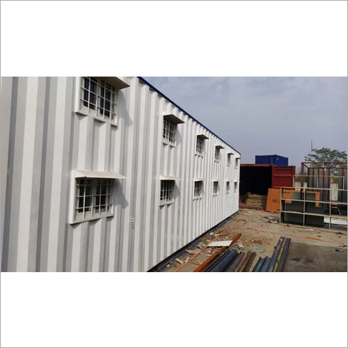 व्हाइट पोर्टेबल बंक हाउस