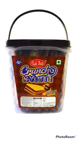 चॉकलेट रिच बाइट क्रंच एन यम स्ट्राबेरी फ्लेवर्ड क्रीम वेफर