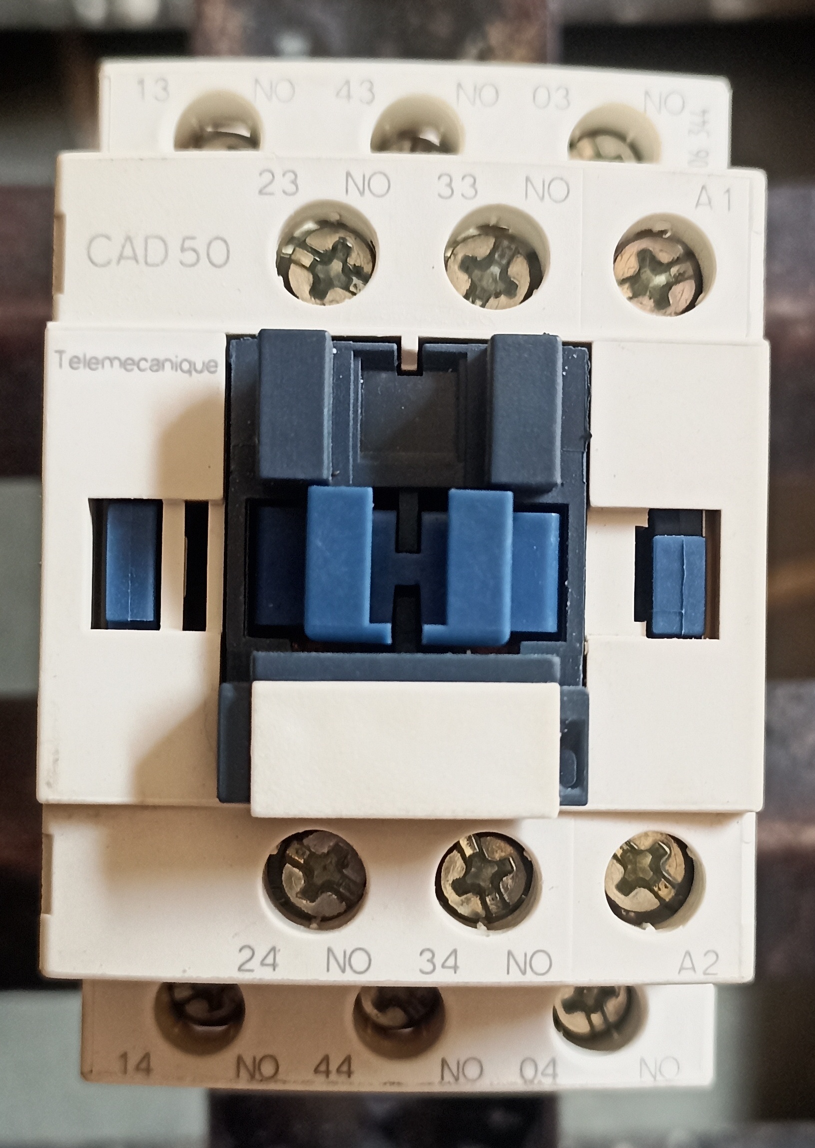 Tc Ca2 Dn 22 Contactor - Color: Black