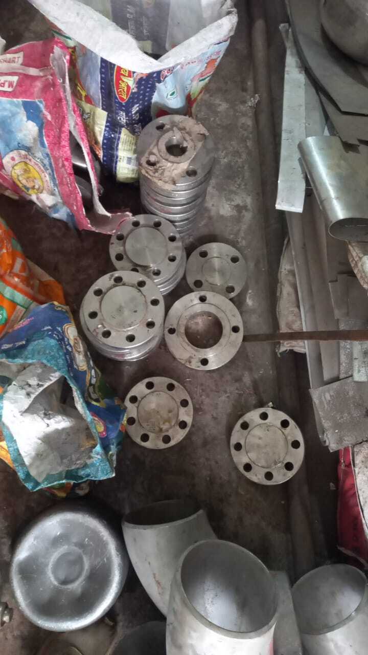 Stainless Steel Flanges - Round Shape, 1 To 40 Inch Size Range | Silver Finish, Reliable Fabrication For Diverse Industries