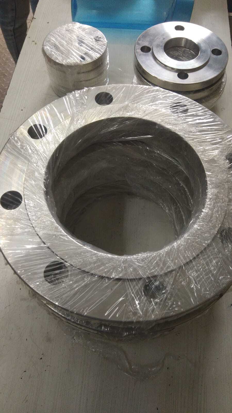 Stainless Steel Flanges - Round Shape, 1 To 40 Inch Size Range | Silver Finish, Reliable Fabrication For Diverse Industries