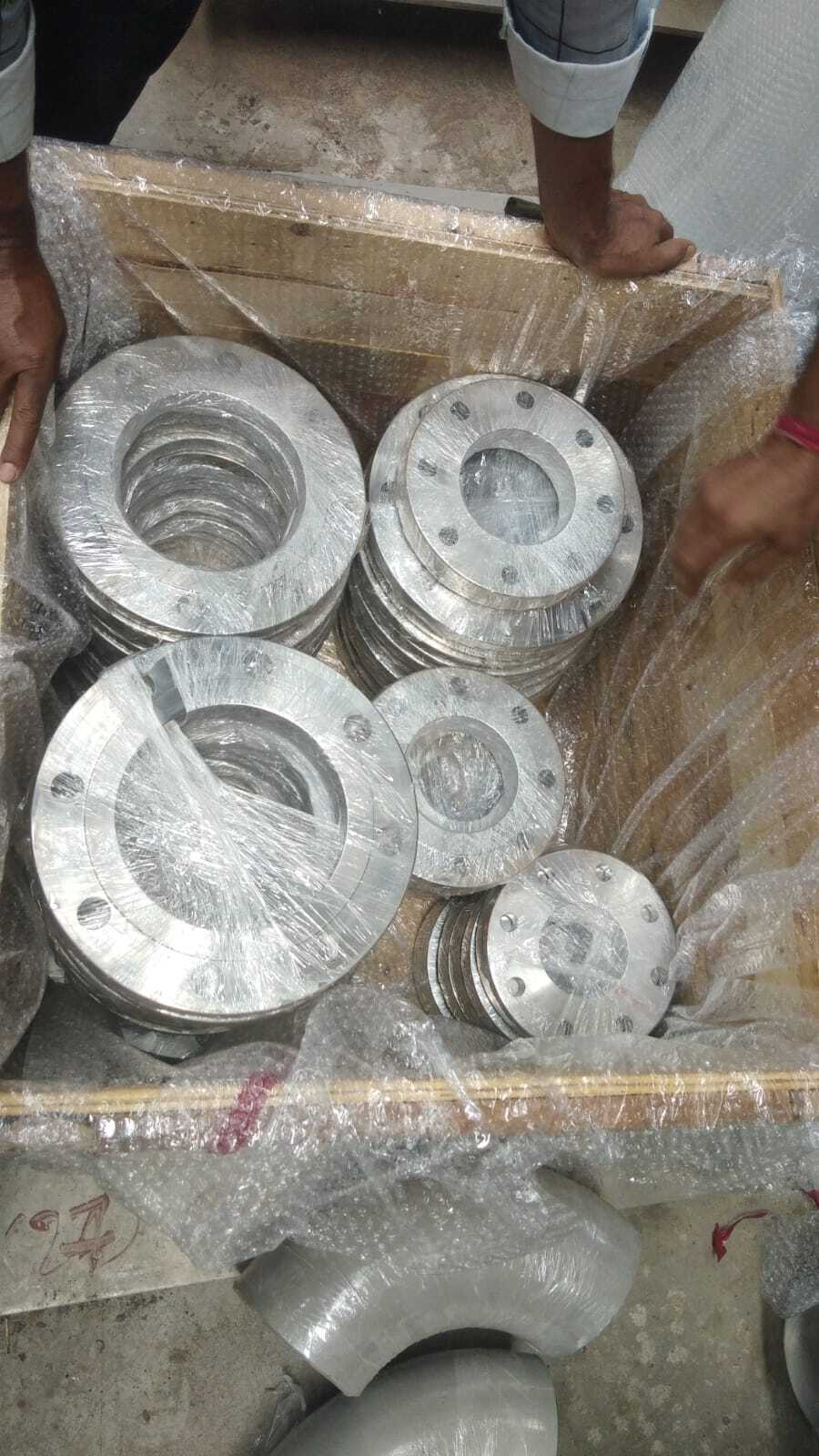 Stainless Steel Flanges - Round Shape, 1 To 40 Inch Size Range | Silver Finish, Reliable Fabrication For Diverse Industries