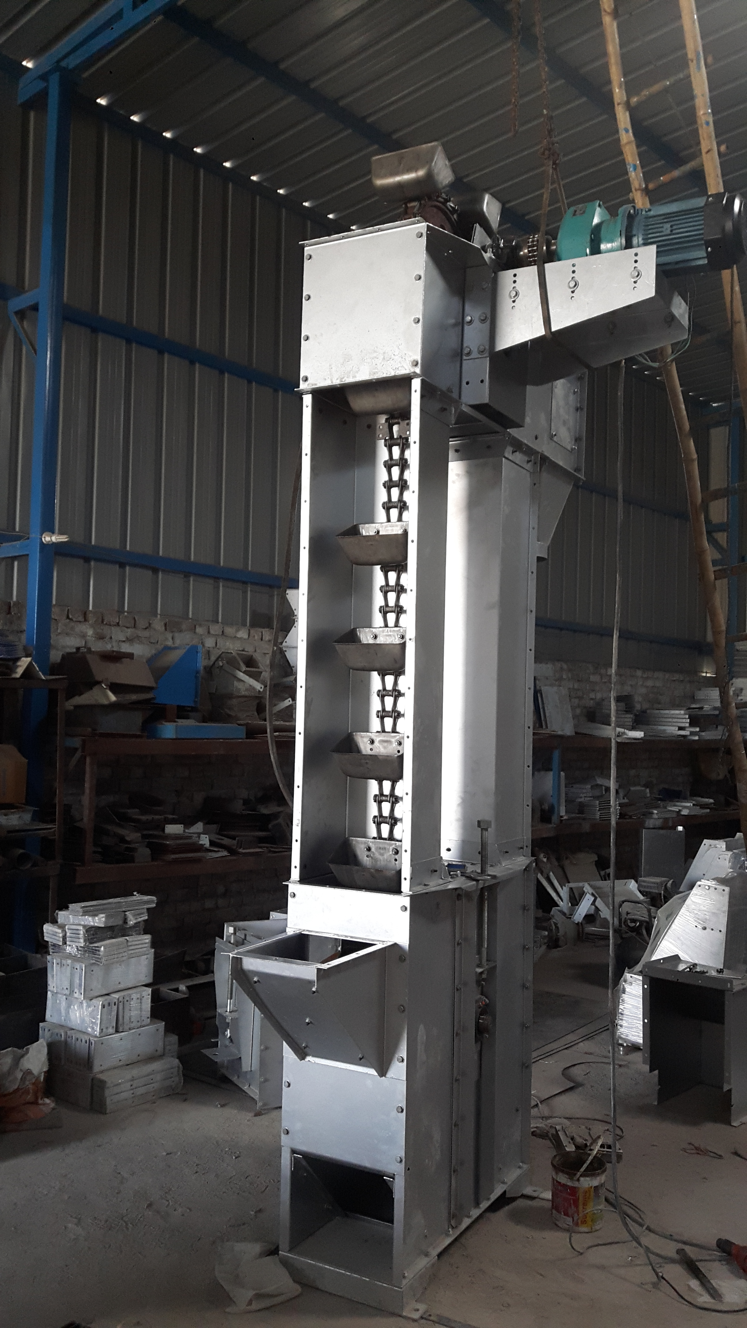 Bucket Elevator - High-strength Steel 10 Feet Tall Capacity | Durable Design Efficient Bulk Material Handling