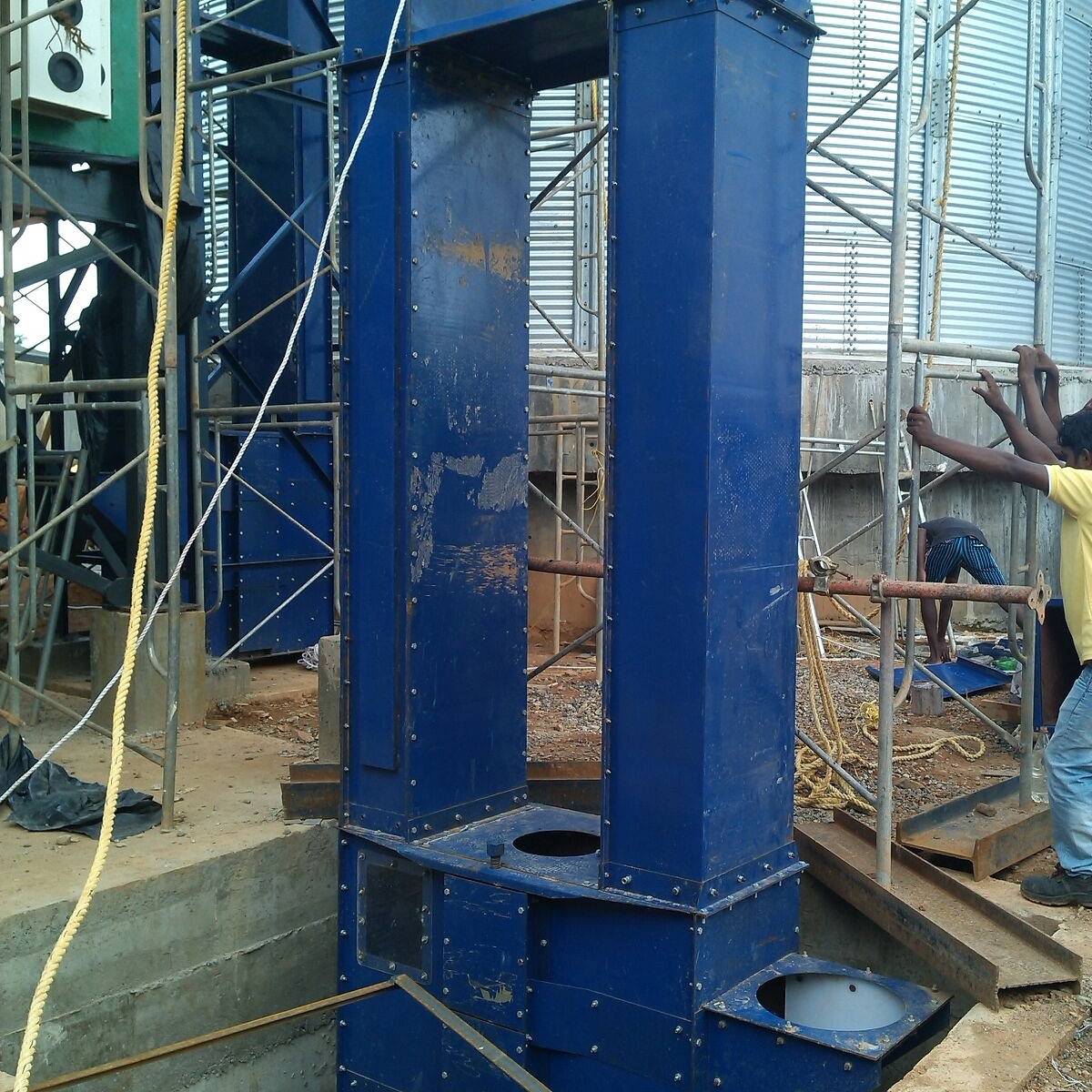 Bucket Elevator - High-strength Steel 10 Feet Tall Capacity | Durable Design Efficient Bulk Material Handling
