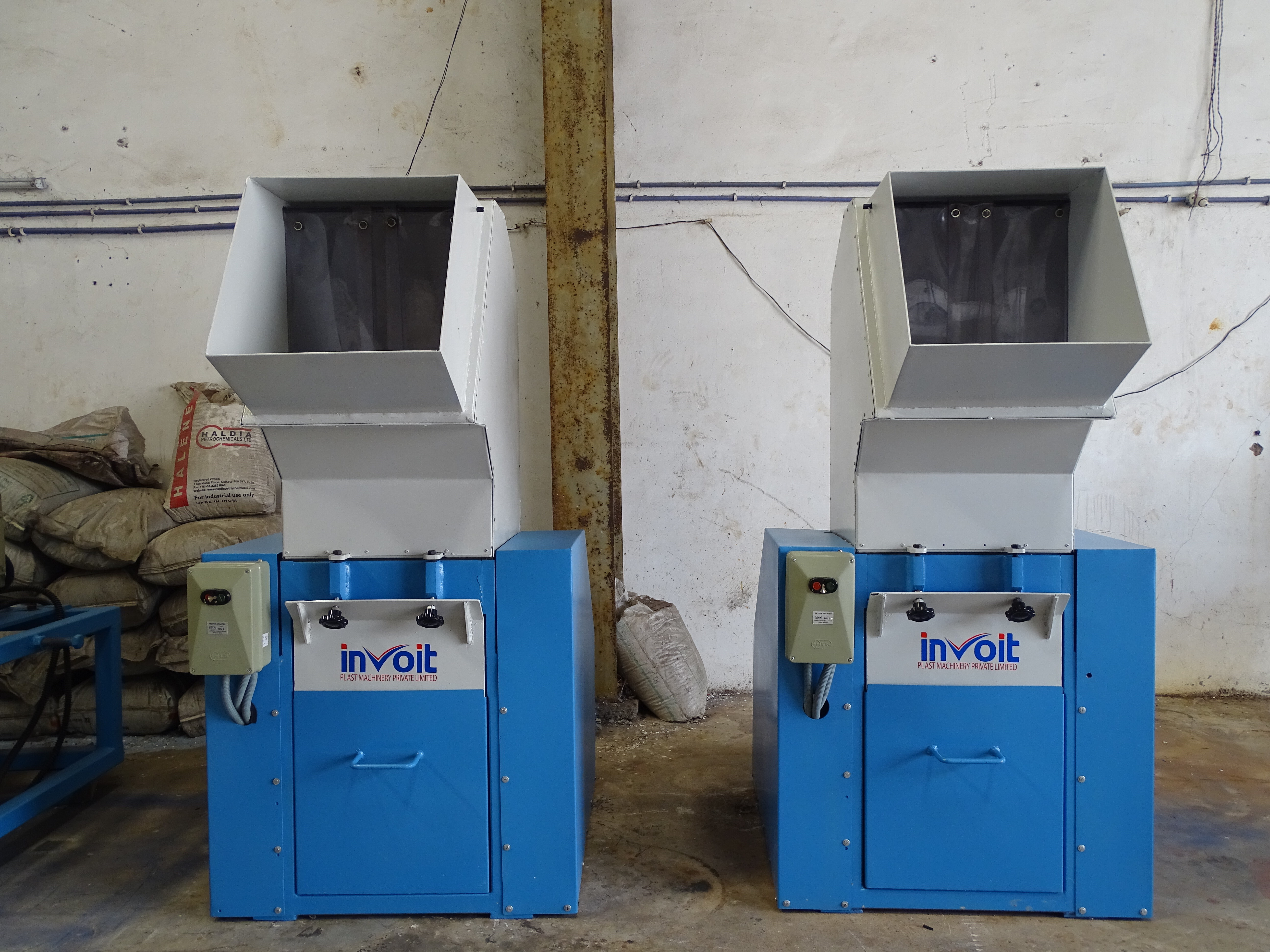 Scrap Grinder Machine - Color: Blue