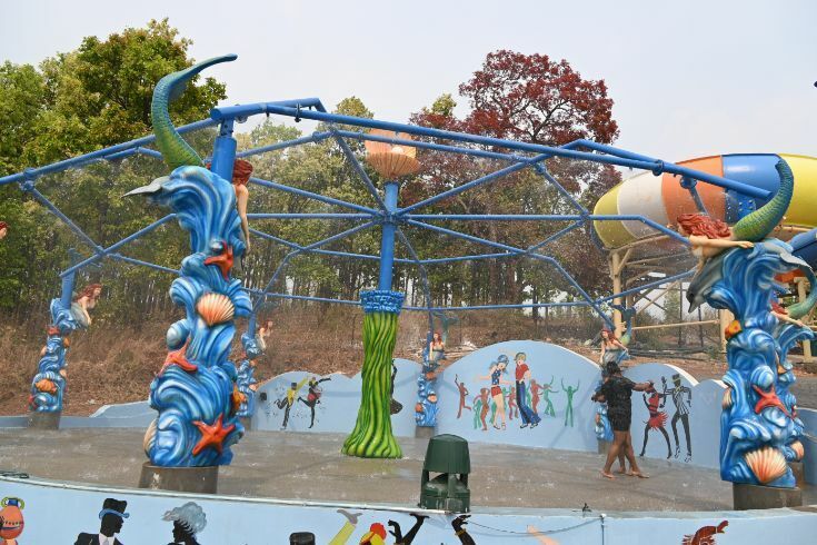 Rain Dance Water Fountain Diameter: 40 Foot (Ft)