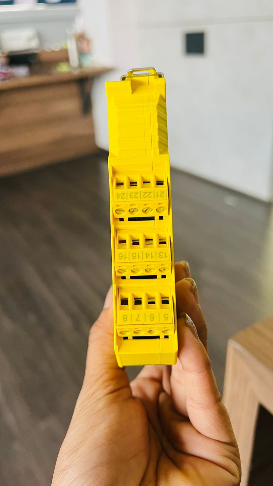 Safety Relay - 24 Vdc, (8) Digital Safety Inputs, (2) Edm/(re)start Inputs, (2) Ossd Safety Outputs, (2) Status Monitoring Outputs, Pluggable Terminals