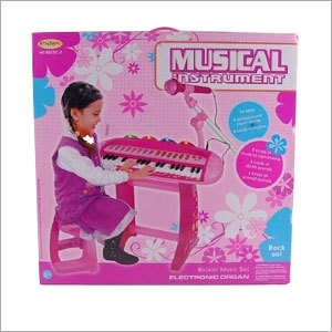 पियानो भरे खिलौने