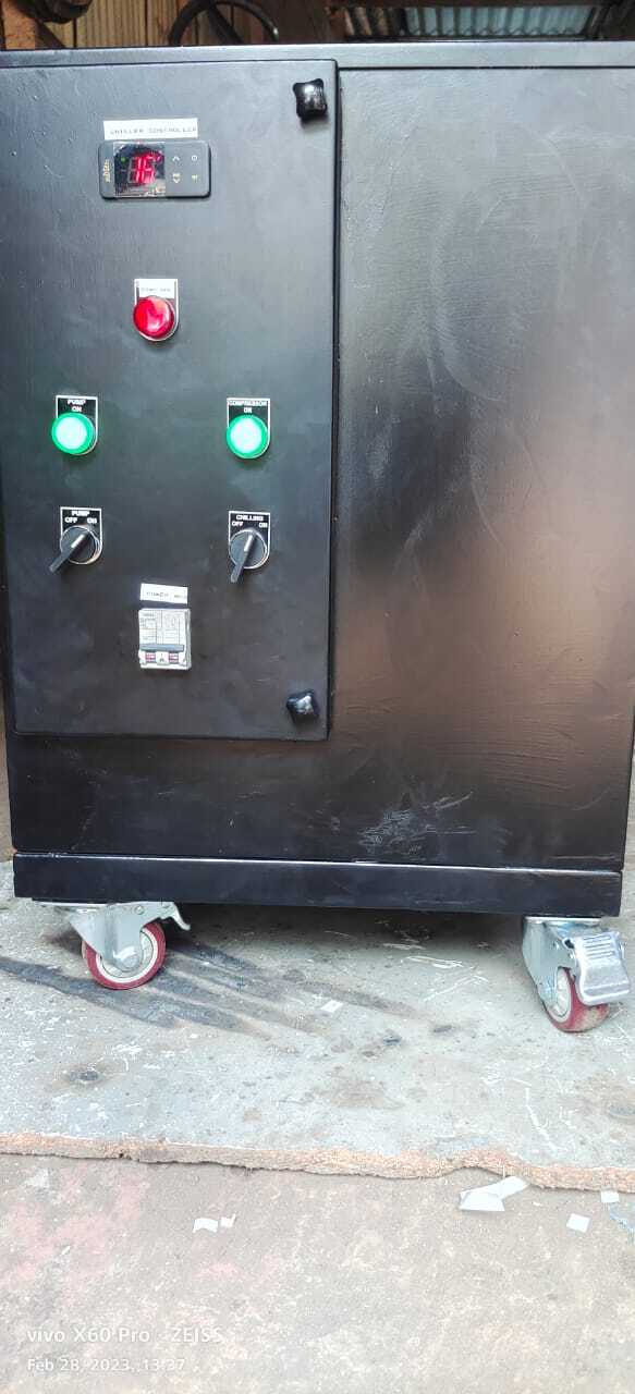 Black And White Industrial Water Chiller