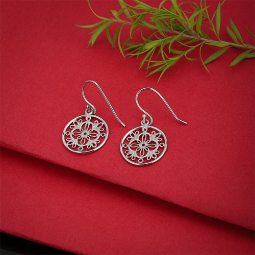 Intricate Flower Design Silver Earring Gender: Women