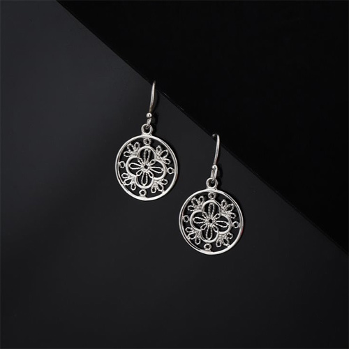 Intricate Flower Design Silver Earring Gender: Women