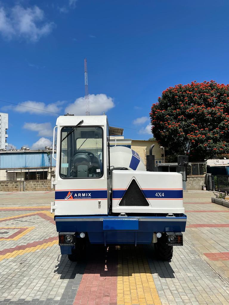 Self Loading Concrete Mixer Machine - Feature: Good Quality