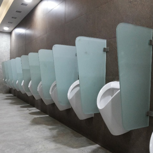 Glass Urinal Partition Size: 00mm(w) X 900mm(h) 450mm(w) X 1000mm(h)