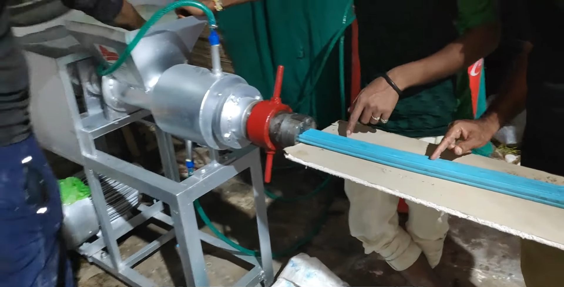 Soap Making Machine Urgent Sale Production Capacity: 3.5 Ton/day