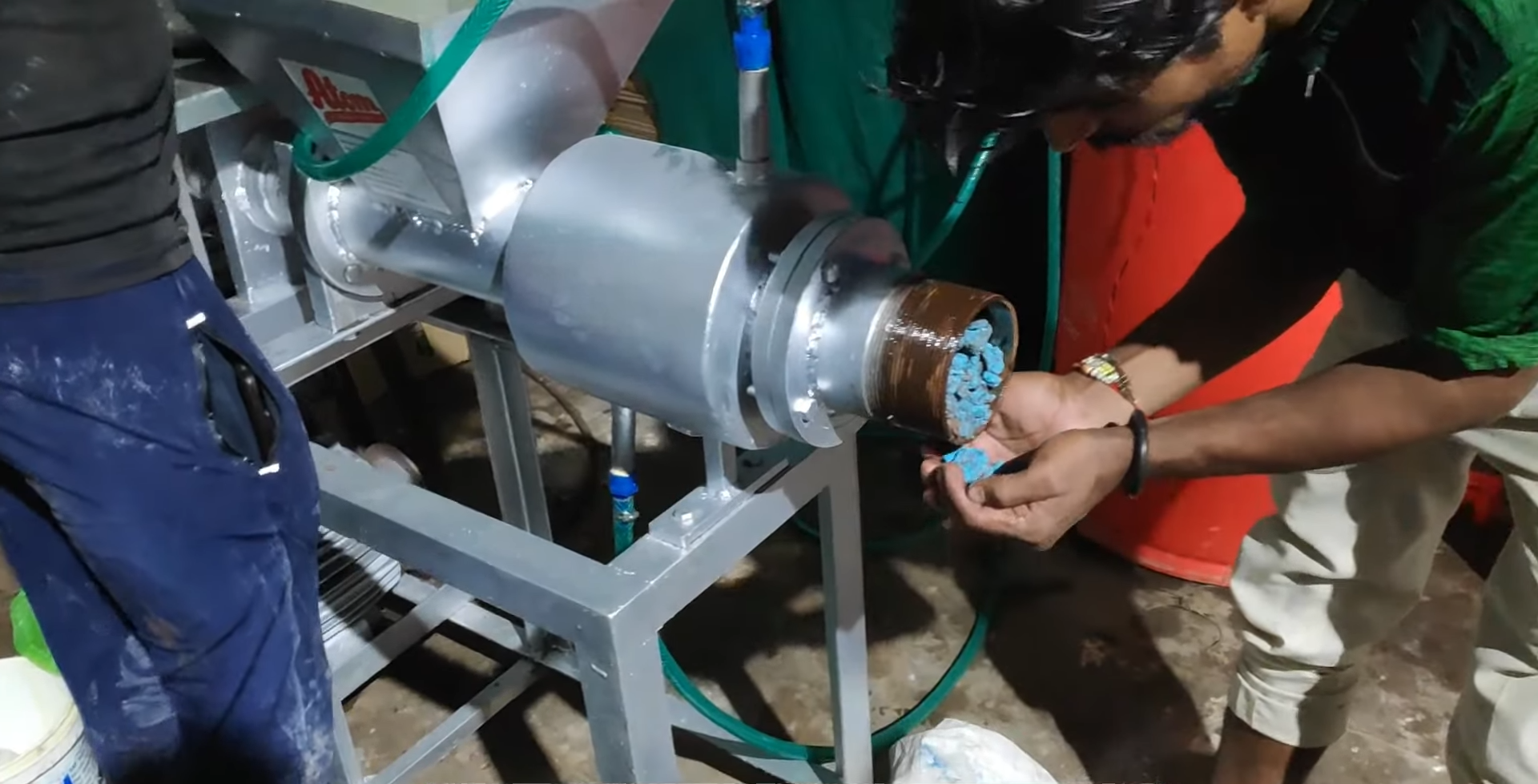 Soap Making Machine Urgent Sale Production Capacity: 3.5 Ton/day