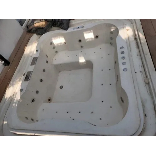 व्हाइट हॉट टब