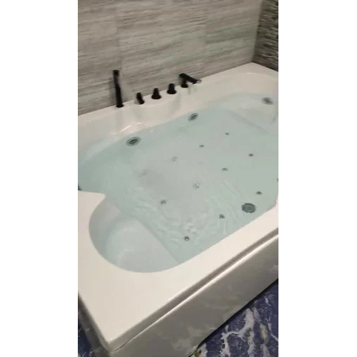 सफेद ऐक्रेलिक बाथ टब