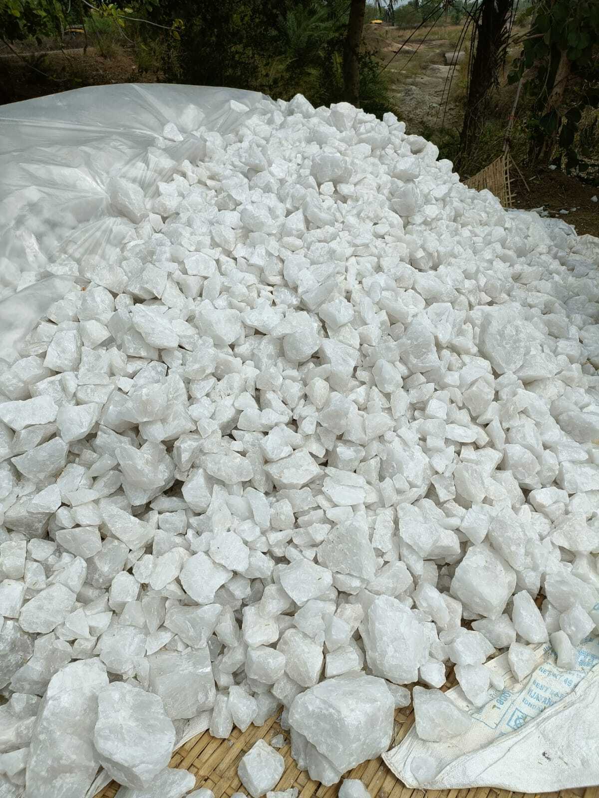 White High Quartz Lumps