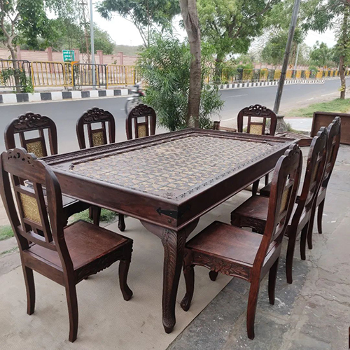 वुड डाइनिंग टेबल