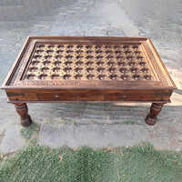  लकड़ी की पुरानी शैली की कॉफी टेबल 