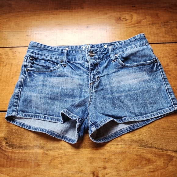 Imported Second Hand Used Ladies Shorts - Denim, Varied Sizes, Blue | Good Quality, High Value, On-time Delivery, Bulk Quantity