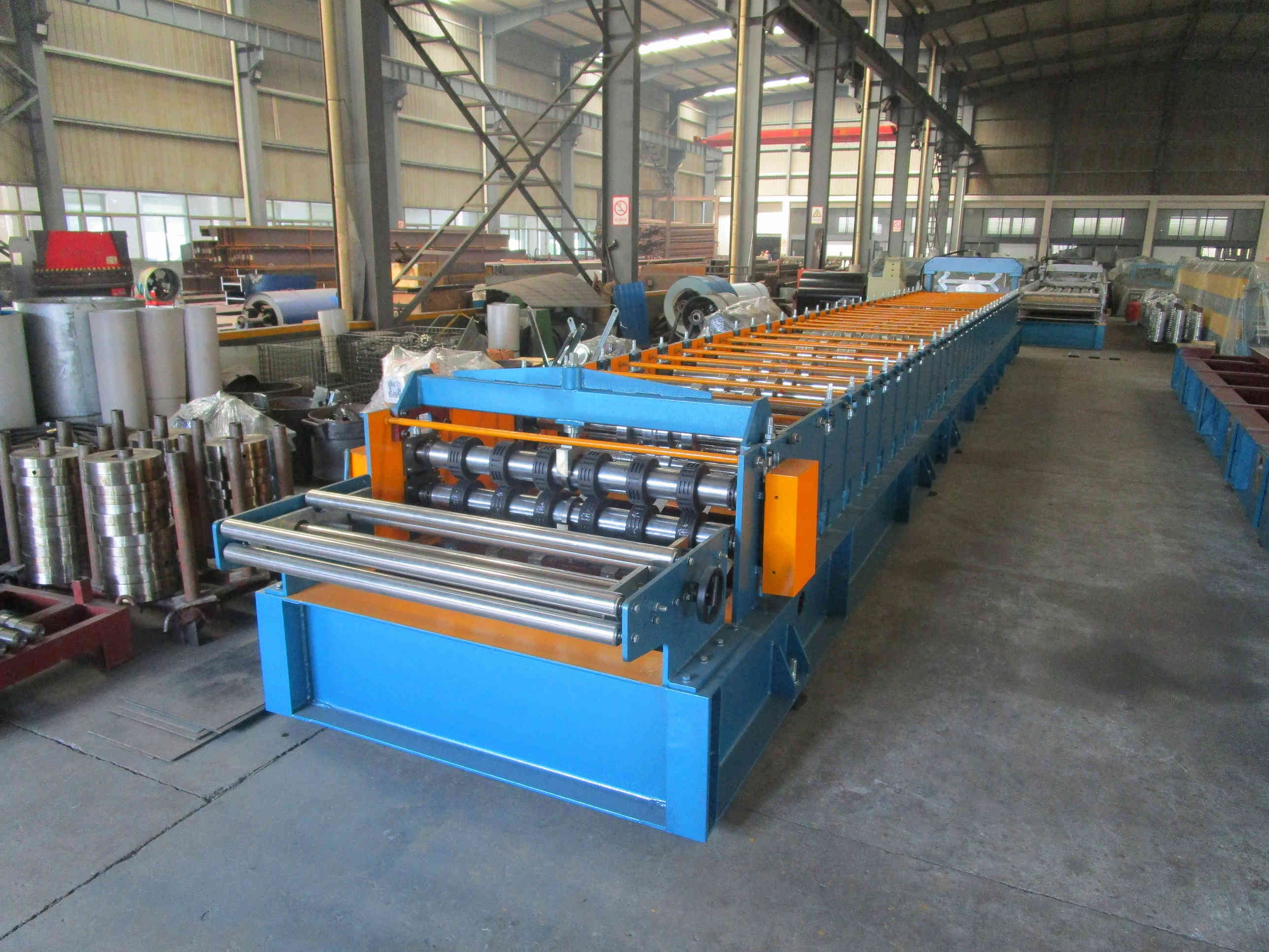 Metal Decking Sheet Roll Forming Machine - 0.8-1.2mm Thickness, Automatic Hydraulic Cutting System, 415 Volt, 20-25 M/min Speed, Ce Certified