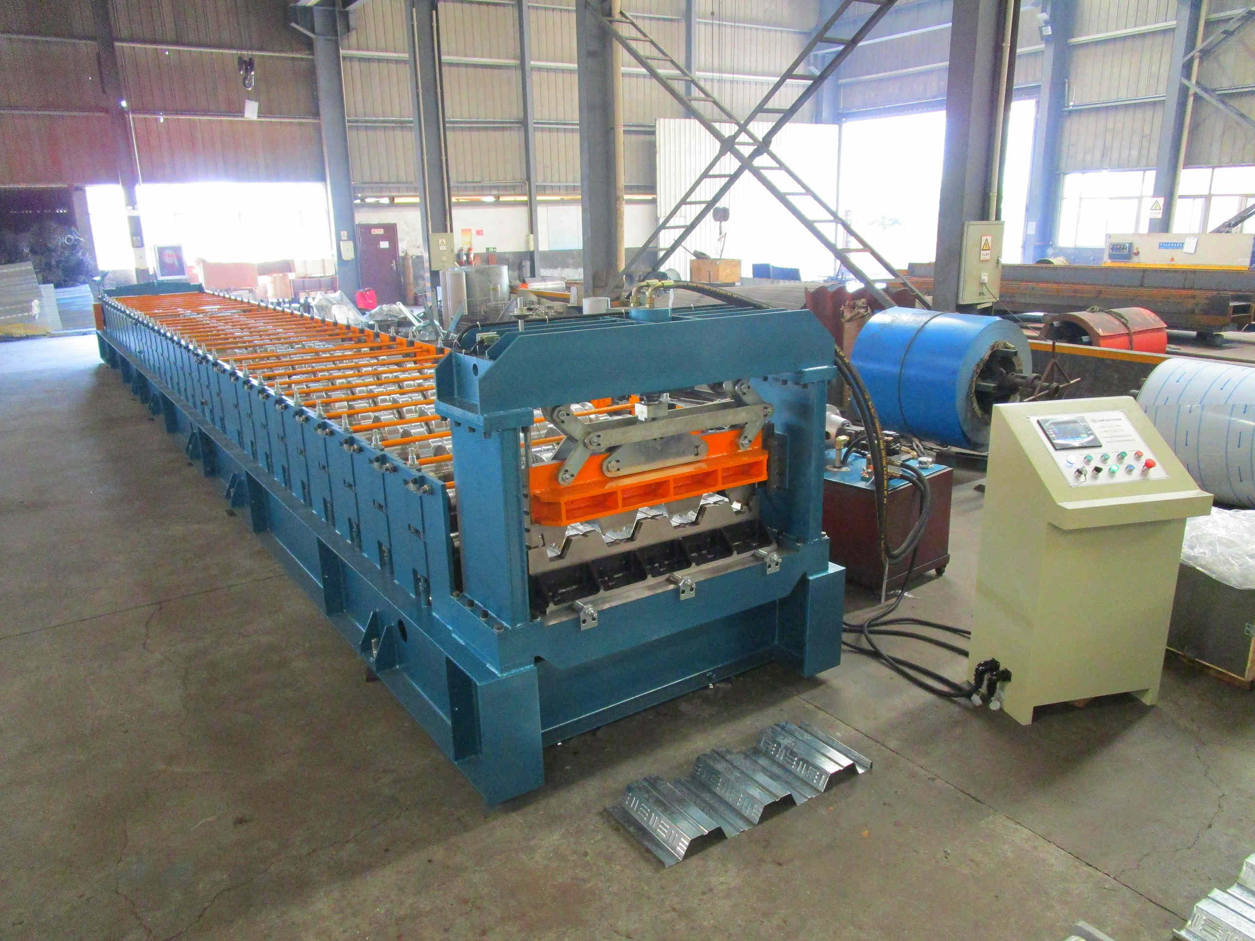 Metal Decking Sheet Roll Forming Machine - 0.8-1.2mm Thickness, Automatic Hydraulic Cutting System, 415 Volt, 20-25 M/min Speed, Ce Certified