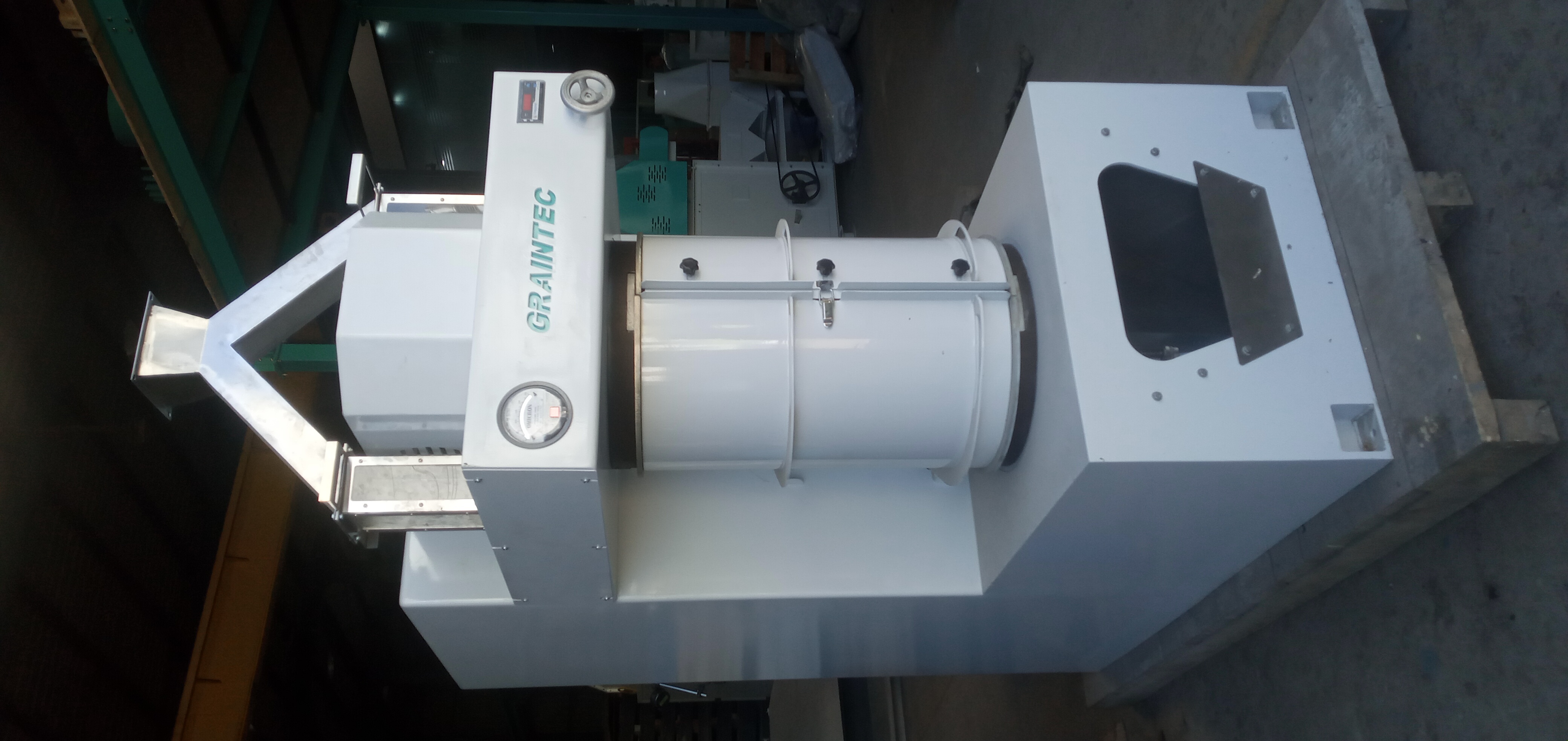 Semi-automatic Rice Whitening Machine
